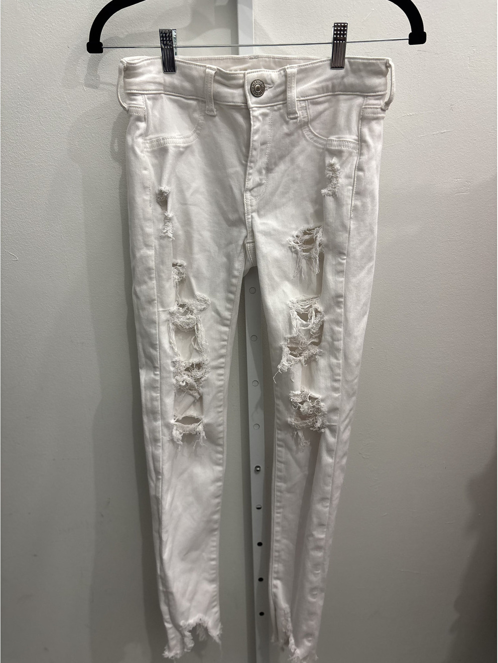 American Eagle White Distressed Skinny Jeans